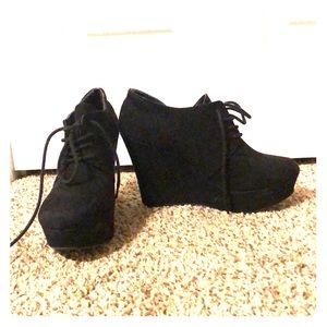 Material girl black wedges 3”